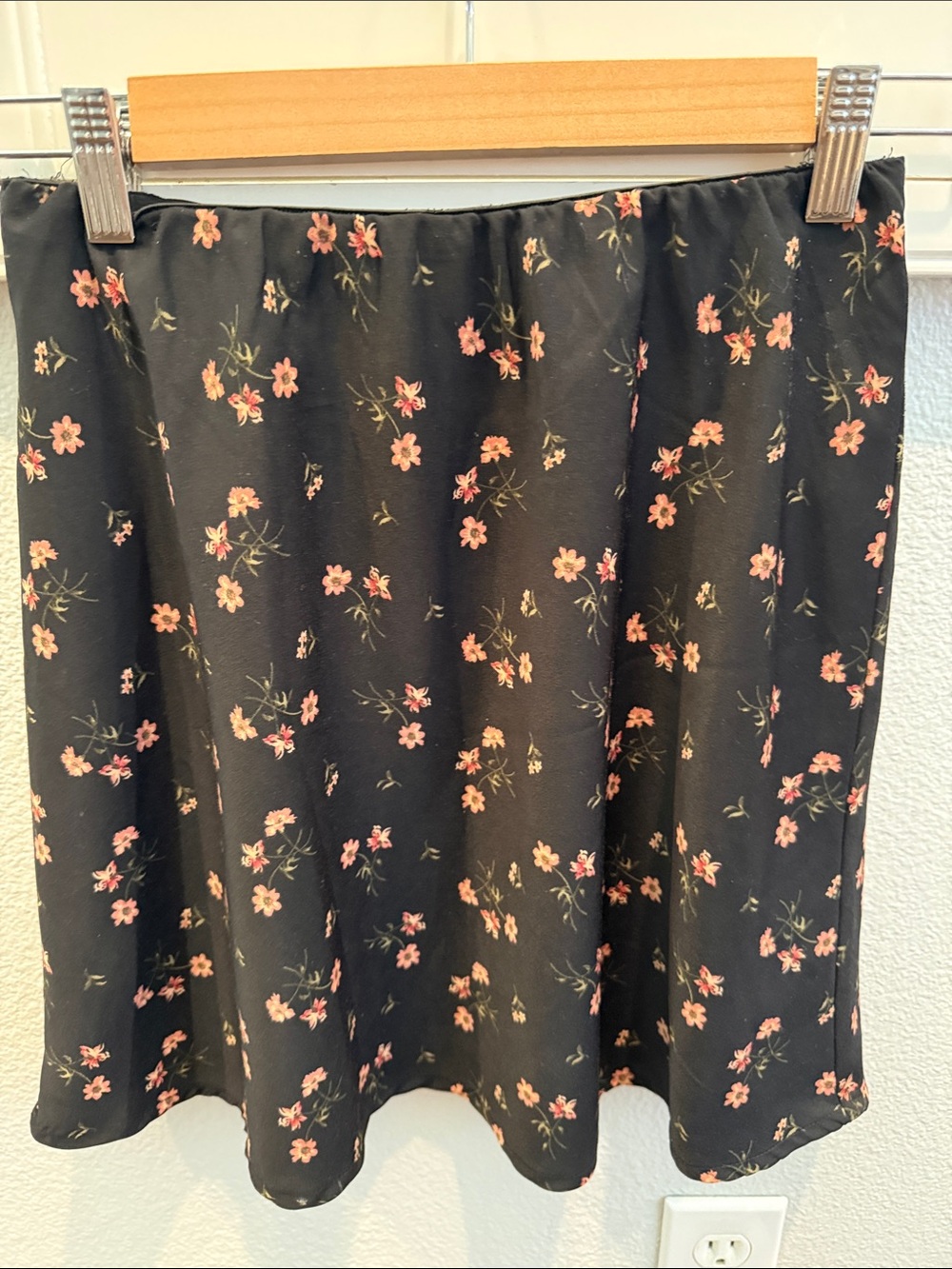 Holister S Black Floral A-Line Skirt with Pink Blossoms